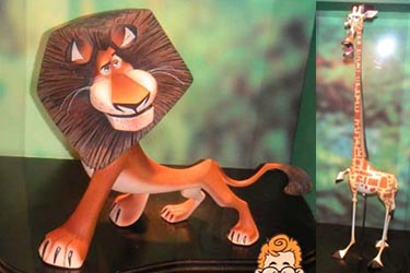 Sculptures of Alex the lion and Melman the giraffe from the June 2003 NYC Licensing Show
