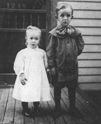 1905: Walt and his sister Ruth outside their Chicago home